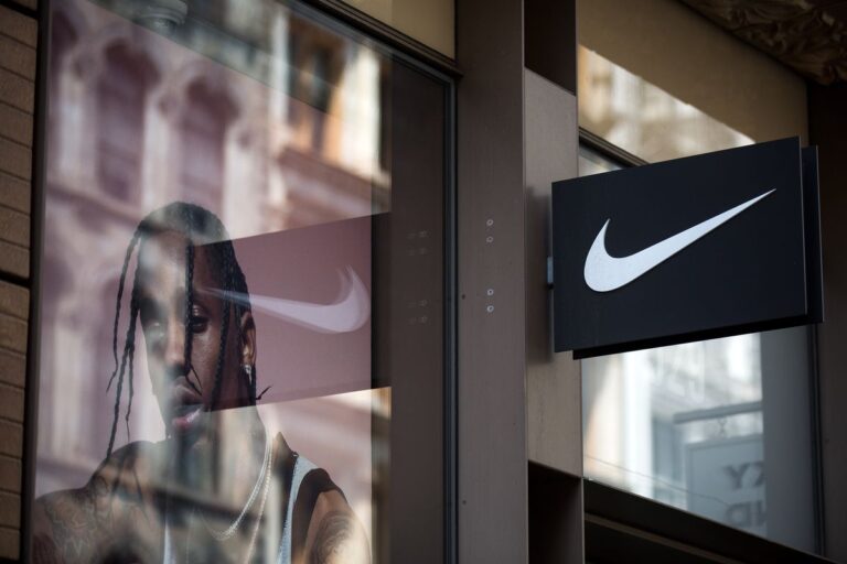 Nike brings back retired executive to fix slumping retail sales