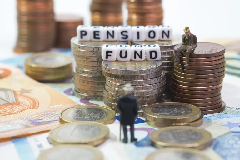 Pension funds told to be cautious on ZSE, VFEX